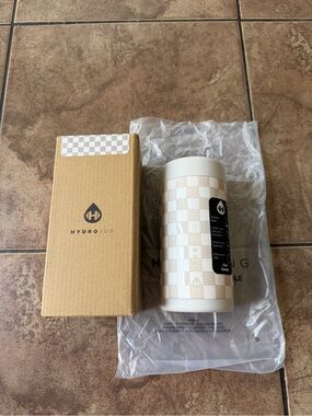 Hydrojug sandstone slim can cooler